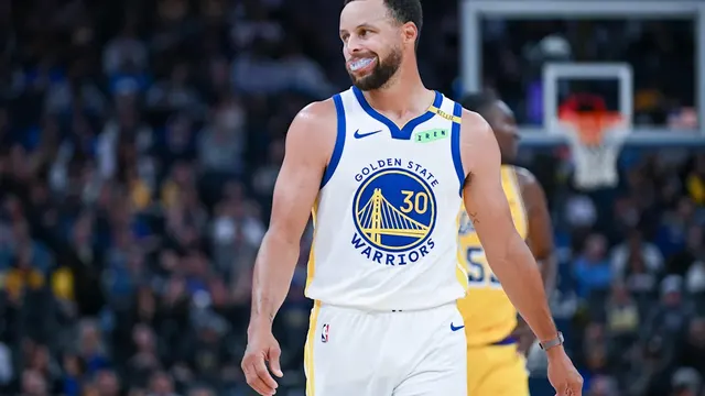 ‘Ultra-Rare’, Historic Steph Curry Collectible Sells for More Than a Private Jet — image from Yahoo Sports