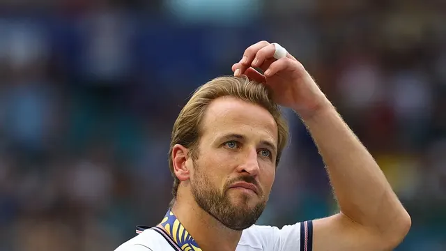 Why Harry Kane Wins the Ballon d'Or Tonight — and Four Cards You Should Buy — image from Sports Illustrated