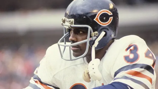 2026 Topps Heritage Football to Include Rare Walter Payton Cut Signatures — image from Yahoo Sports