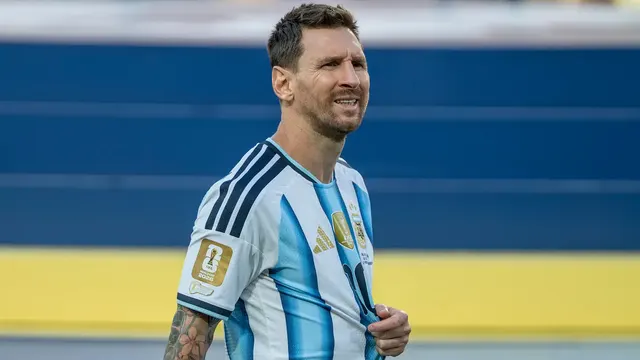 Messi Breaks Topps NOW Sales Record, Unlocks First-Ever 1/1 White OpalFractor — image from Sports Illustrated