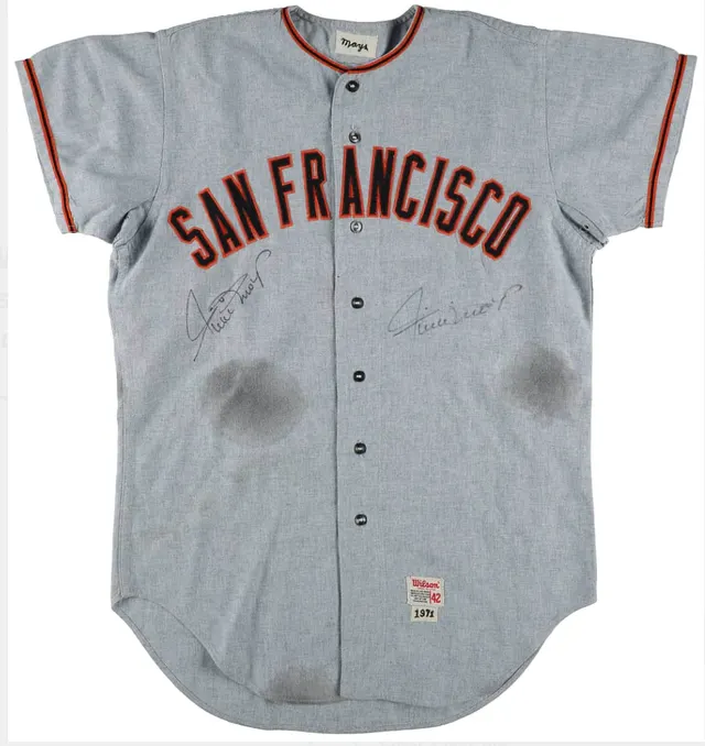 Barry Bonds, Jackie Robinson, Willie Mays memorabilia headline Goldin Game-Used Auction — image from Sports Collectors Digest